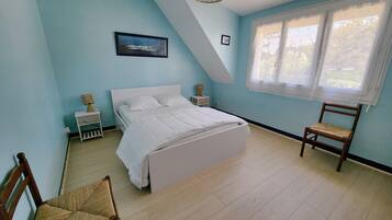 4 bedrooms, iron/ironing board, WiFi (free)