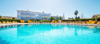 Townhouse w/ Pool & Games in Oasis Parque