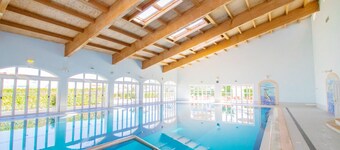 Townhouse w/ Pool & Games in Oasis Parque