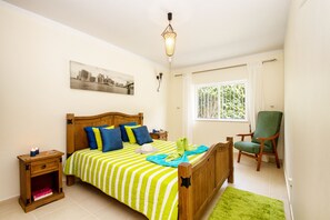 4 bedrooms, in-room safe, iron/ironing board, free WiFi