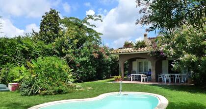 Schöne Villa mit privatem Pool 300 m vom Meer, privater Parkplatz, Garten