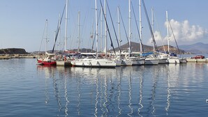 A marina with multiple sailboats docked in calm waters. - One bed, fully detached apartment, 1 bath, sea view, communal pool, breakfast (Naxos)