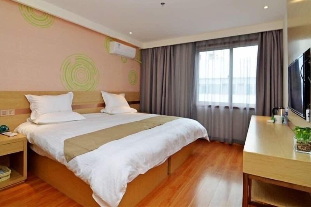 Superior Room, 1 King Bed | 1 bedroom