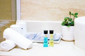 Shower, hair dryer - GreenTree Alliance Hotel (Xiamen Railway Station Sports Center) (Xiamen)