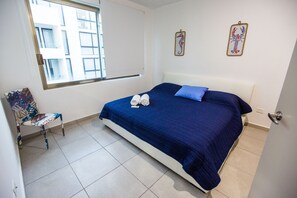 2 habitaciones, caja de seguridad en la habitación y escritorio 