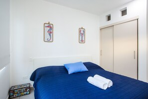 2 bedrooms, in-room safe, desk, iron/ironing board