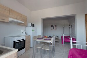 1 chambre, bureau, rideaux occultants, chambres insonorisées