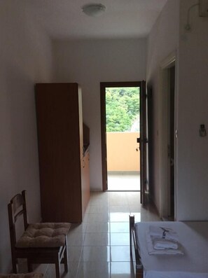 Ferros/tábuas de passar roupa, Wi-Fi de cortesia, roupa de cama