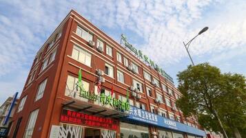 تفاصيل الفندق من الخارج