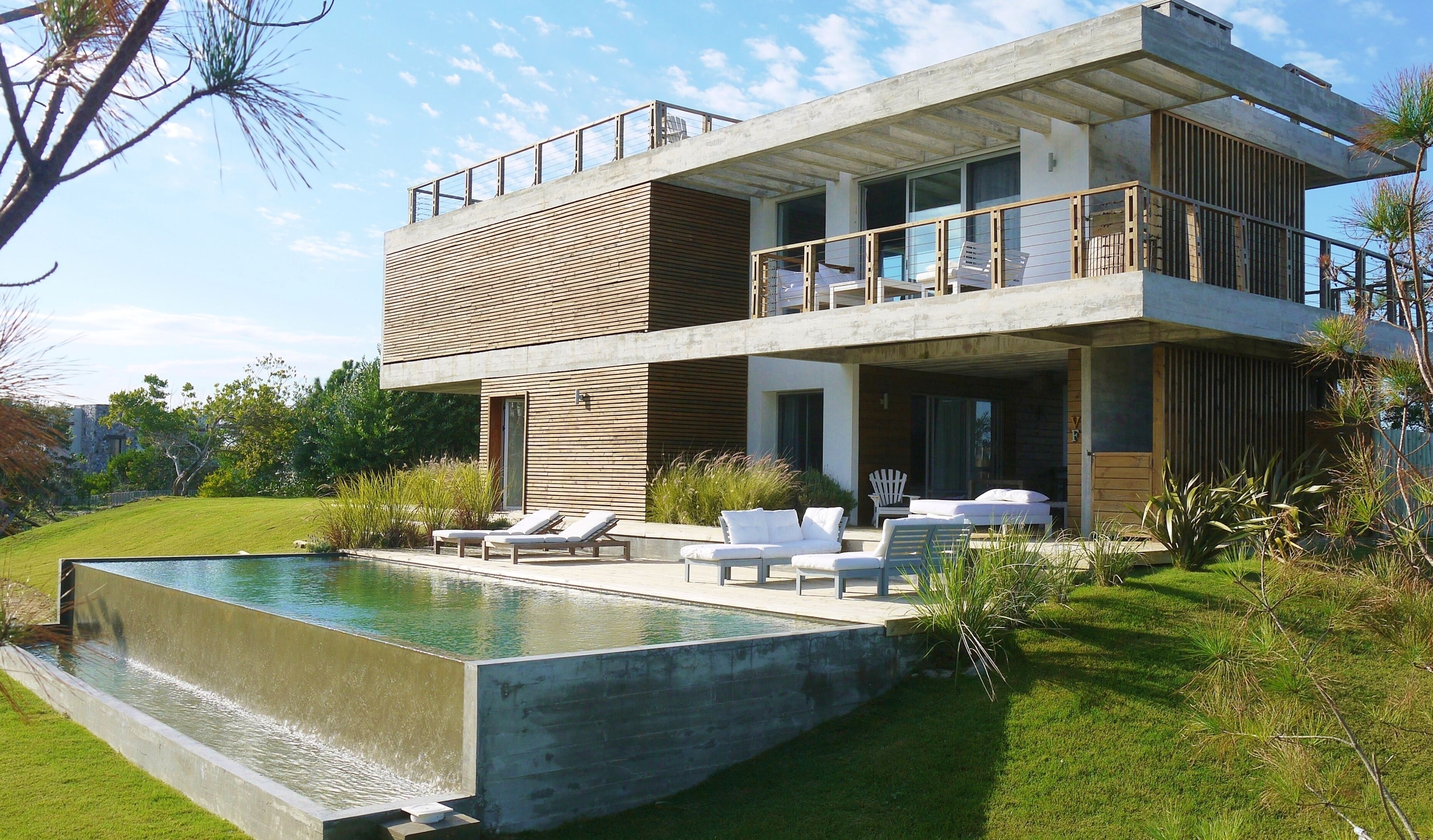 *Modern beach house with stunning ocean views and 11 m infinity pool**
