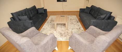 Family House, 2 Bedrooms | Premium bedding, individually decorated, laptop workspace, soundproofing