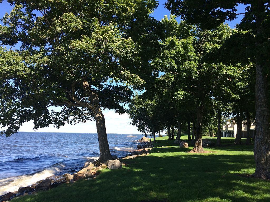 Relax at Izatys on Lake Mille Lacs in Spacious 3 BR Villa 