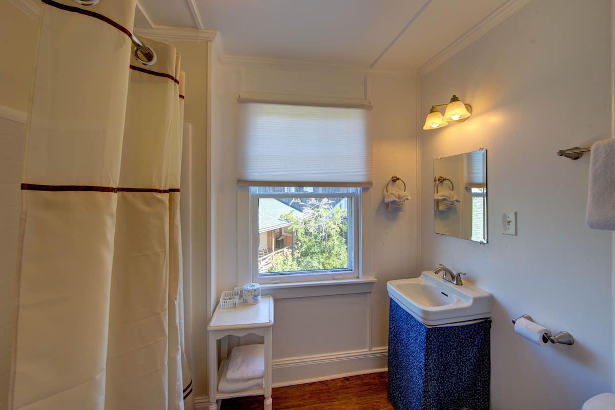 williams suite | 3 bedrooms, memory-foam beds, individually decorated