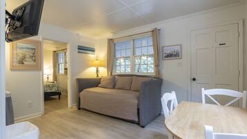 Apartment H | Memory-foam beds, individually decorated, individually furnished