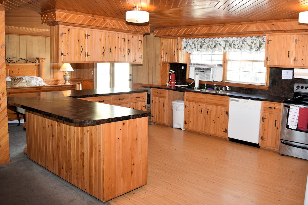 wahab suite | private kitchen | microwave, paper towels