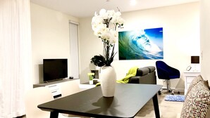 Unclassified image, 4 of 9, button - Single Room (Pasadena)