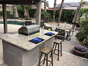 Outdoor dining - FUN IN THE ARIZONA SUN! HEATED POOL! POOL RESURFACED AND RETILED JUNE 2025 😁 (Goodyear)