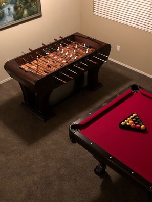 Games room - FUN IN THE ARIZONA SUN! HEATED POOL! POOL RESURFACED AND RETILED JUNE 2025 😁 (Goodyear)