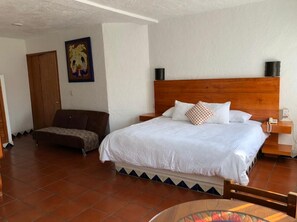 傳統套房, 熱水浴缸 | 獨特裝潢、布置獨特、遮光布/窗簾、免費無線上網