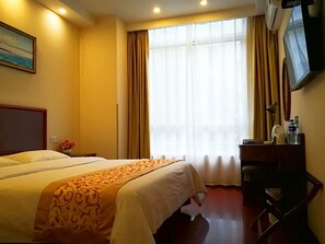 In-room safe, free WiFi - GreenTree Inn NanJing South Railway Station South Square Express Hotel (Nanjing)