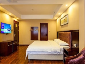 In-room safe, desk, soundproofing, free WiFi