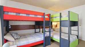 2 bedrooms, iron/ironing board, bed sheets