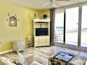 TV - Beautiful Vacation Getaway with Gulf Front View. Summerwinds 403E (Navarre)