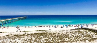 Beautiful Vacation Getaway with Gulf Front View. Summerwinds 403E