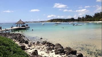 Una spiaggia nelle vicinanze, teli da spiaggia