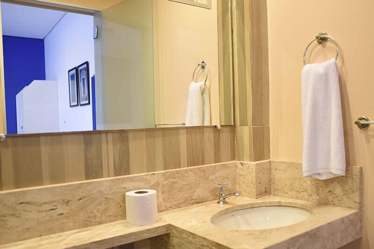 Bathroom sink