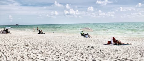 Beach nearby, sun-loungers, beach towels