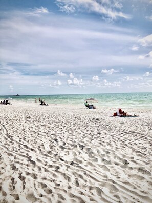 Beach nearby, sun loungers, beach towels
