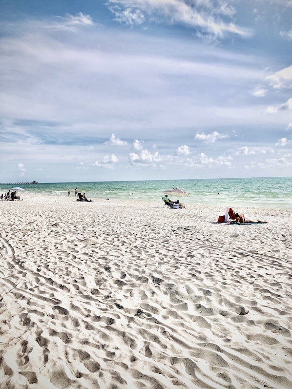 Beach nearby, sun loungers, beach towels