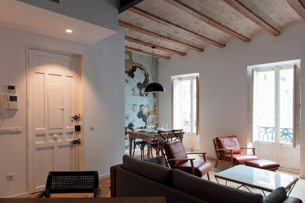 TV - The Chic and Elegant Apartment in Valencia Centre by Florit Flats (Valencia)