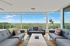 TV - Absolute Luxury Beachfront - Middleton (Middleton)