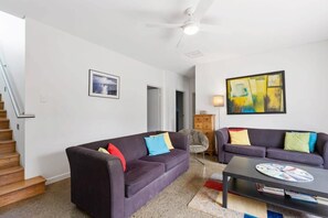 TV - Absolute Luxury Beachfront - Middleton (Middleton)