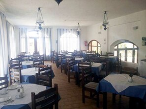 Free daily buffet breakfast  - Dimitra Hotel (Hersonissos)