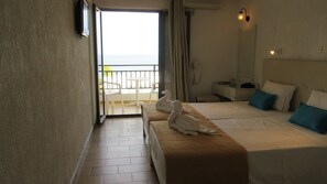 Blackout curtains, soundproofing, free WiFi, bed sheets - Dimitra Hotel (Hersonissos)