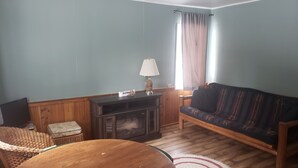 Cabin (Cabin 7) | Living room - Shore Acres Resort (Loon Lake)