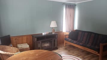 Cabin (Cabin 7) | Living room