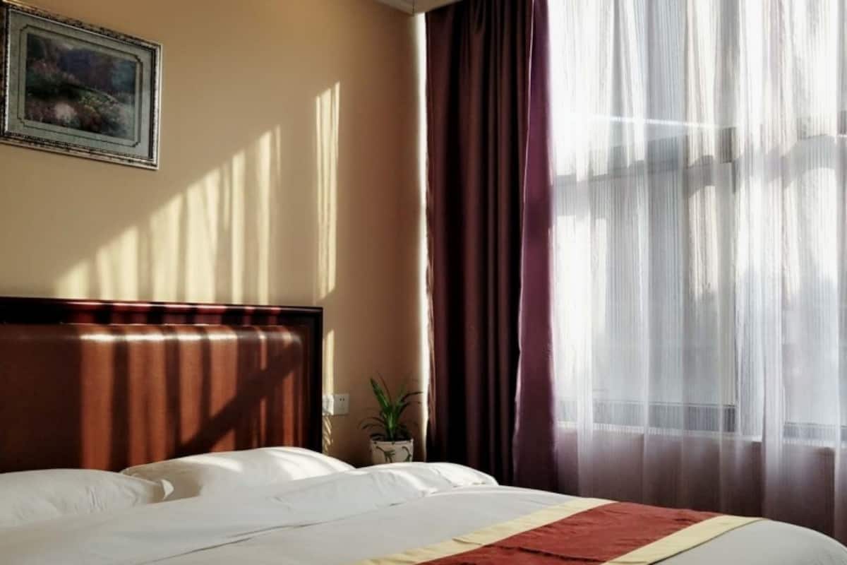In-room safe, WiFi (free)