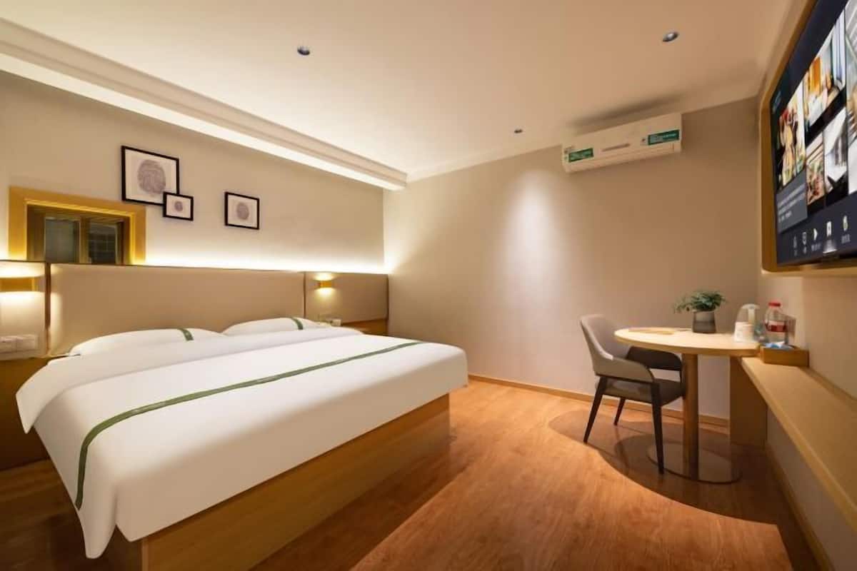 In-room safe, free WiFi