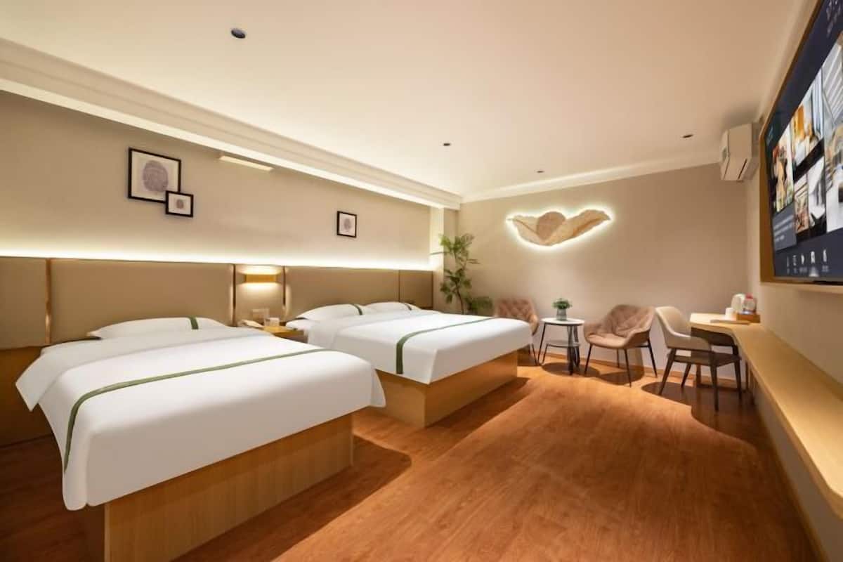In-room safe, free WiFi
