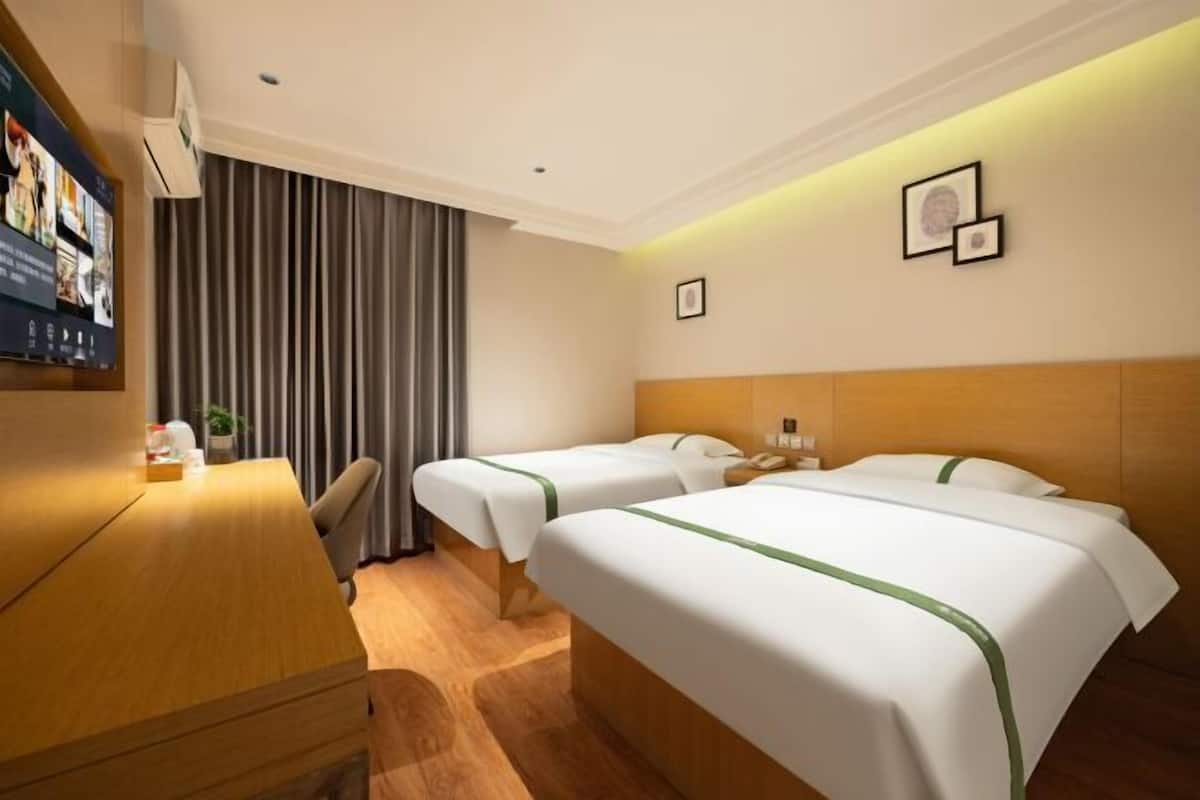 In-room safe, free WiFi