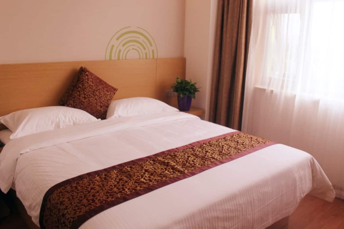 In-room safe, free WiFi