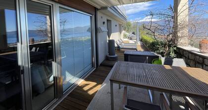 Appartement élégant avec grande terrasse et fantastique vue panoramique sur le lac