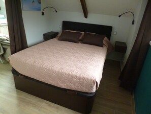 1 chambre, fer et planche à repasser, lit parapluie, Wi-Fi gratuit