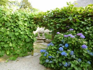 Property grounds - The "House of the Horses": modern accommodation in an old farmhouse with character. (Bieuzy les Eaux)
