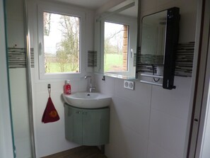 Dusche, Haartrockner, Seife, Shampoo