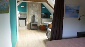 1 bedroom, iron/ironing board, travel cot, free WiFi